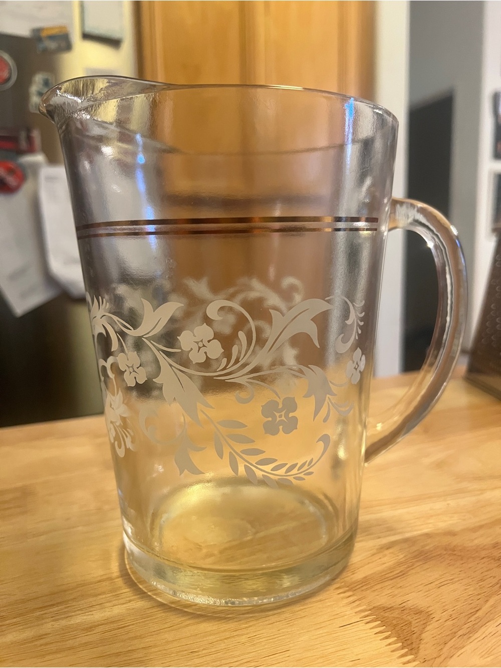 Bartlett Collins 72 Oz Lip Pitcher With Etched Floral & Leaves Gold Trim